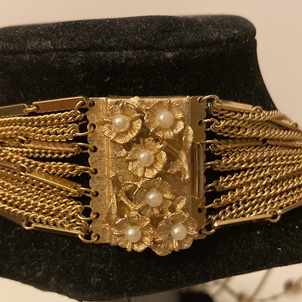 Exquisite Gold Tone Faux Pearl Multi Strand .       Beautifully designed. - Picture 8 of 10
